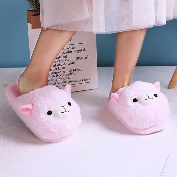 BRAND NEW Pink Plush Alpaca Slippers - Picture 5 of 12